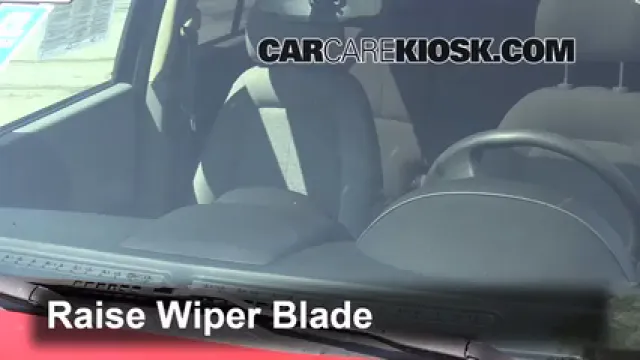 2005 Saturn Vue 2.2L 4 Cyl. Escobillas de limpiaparabrisas delantero Cambiar escobillas de limpiaparabrisas